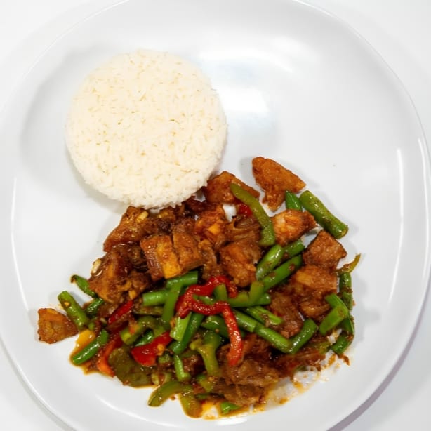 R2. Crispy Pork Belly Pad Prik Khing.